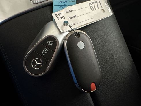 Certified 2025 Mercedes-Benz GLC 350e 4MATIC image 33