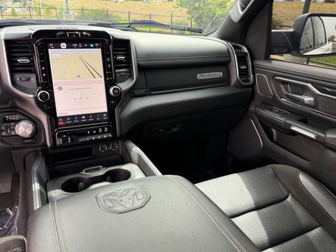 Used 2022 RAM 1500 Laramie AWD/4WD image 19