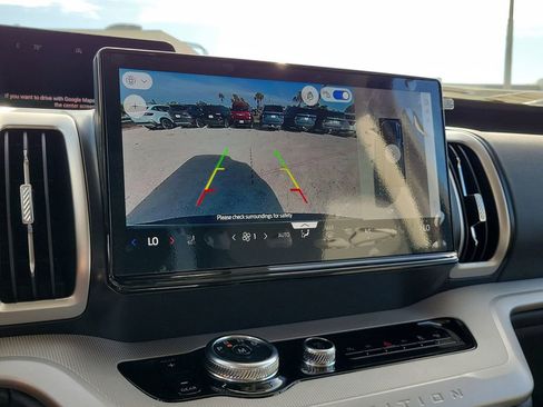 New 2025 Ford Expedition Active image 30