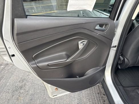 Used 2016 Ford Escape SE image 19