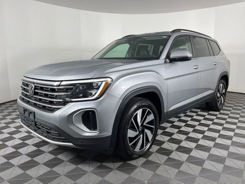 Used 2025 Volkswagen Atlas SE image 5