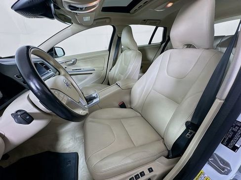 Used 2016 Volvo V60 T5 Platinum image 22