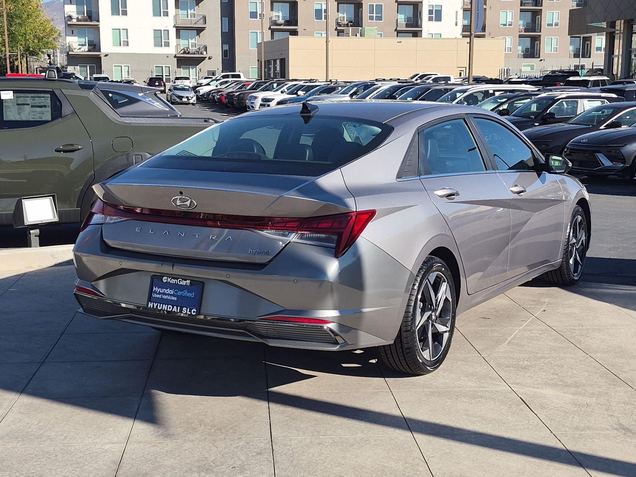 Certified 2023 Hyundai Elantra Limited w/ Preferred Accessory Package FWD image 4