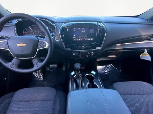 Used 2023 Chevrolet Traverse LT image 7