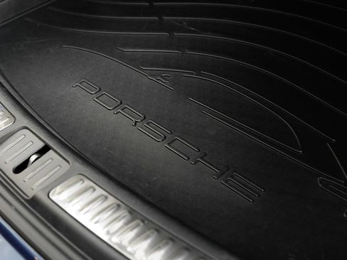 Certified 2025 Porsche Macan AWD/4WD image 27
