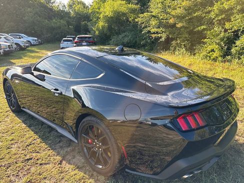 Used 2025 Ford Mustang GT Premium RWD image 18