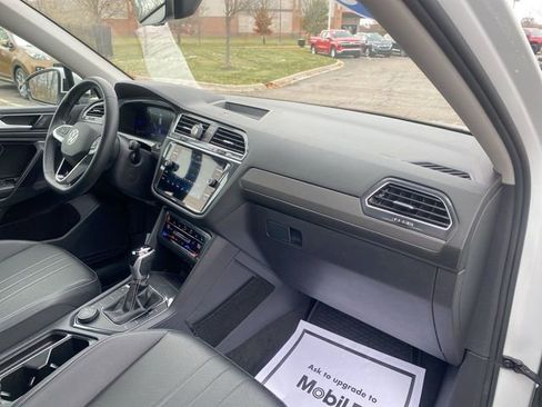Used 2023 Volkswagen Tiguan SE w/ Panoramic Sunroof Package image 27