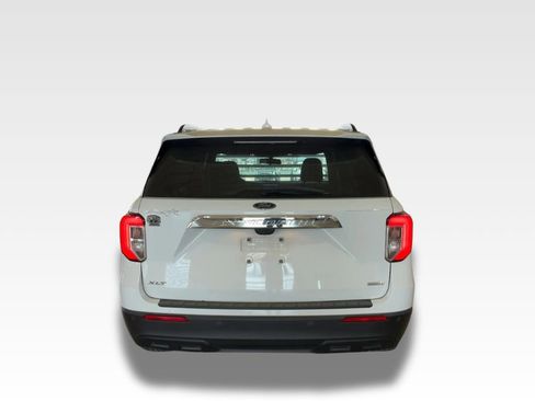 Used 2020 Ford Explorer XLT image 6