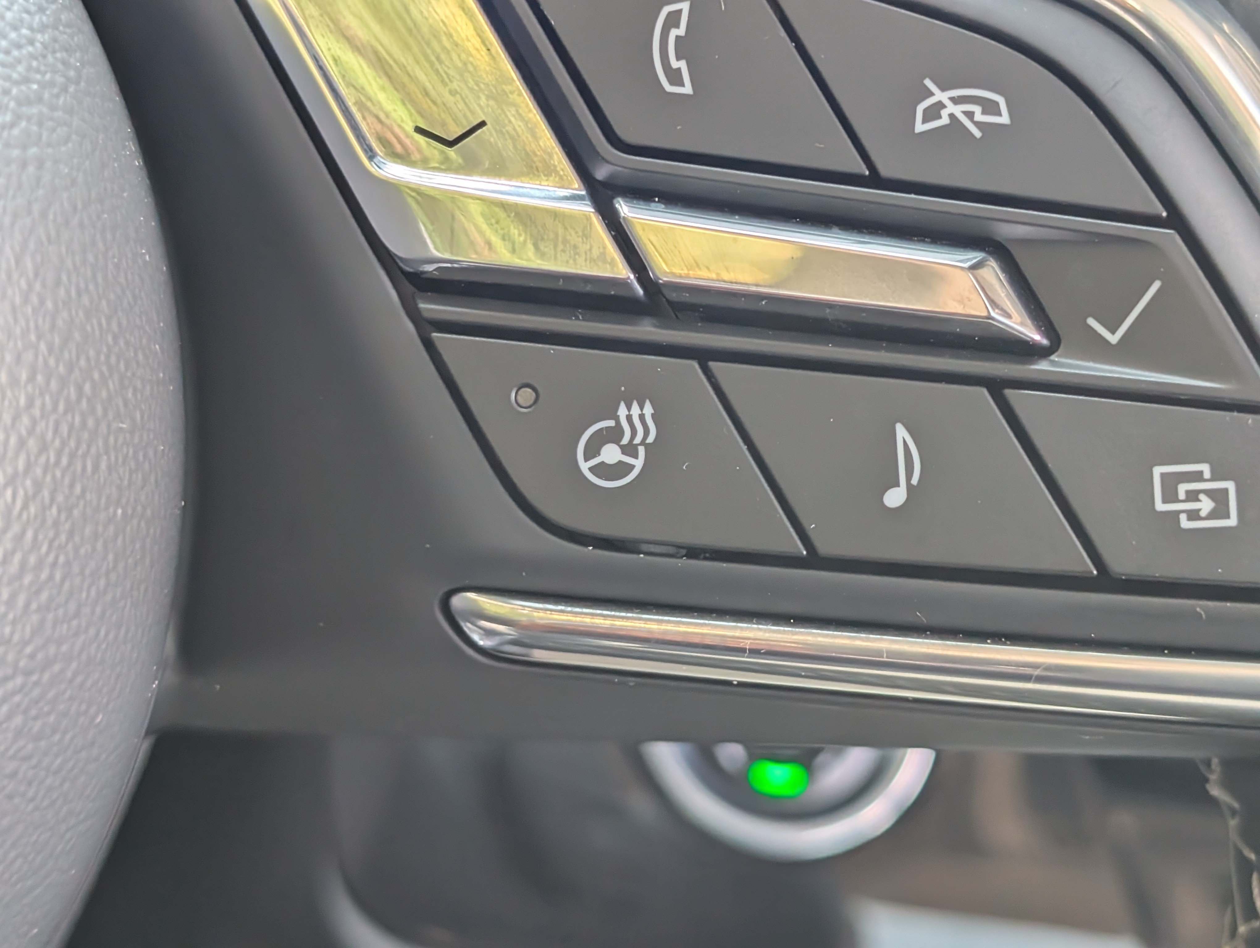Used 2025 Buick Envision Sport Touring AWD/4WD image 36