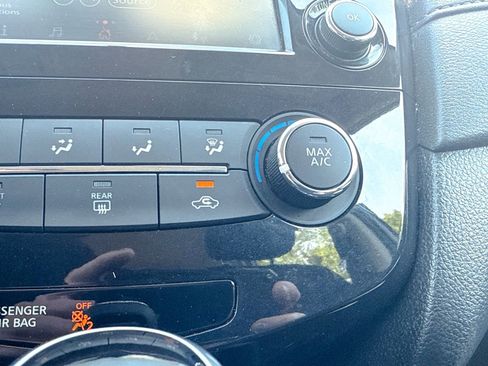 Used 2018 Nissan Rogue S AWD/4WD image 33