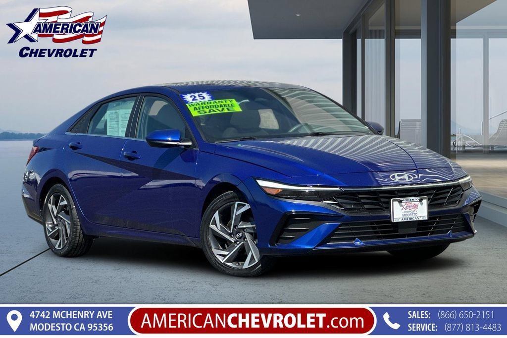 Used 2025 Hyundai Elantra SEL FWD image 1