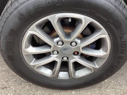 Used 2014 Jeep Grand Cherokee Limited w/ Luxury Group II image 26