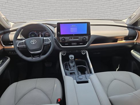 Used 2025 Toyota Grand Highlander AWD Hybrid image 10