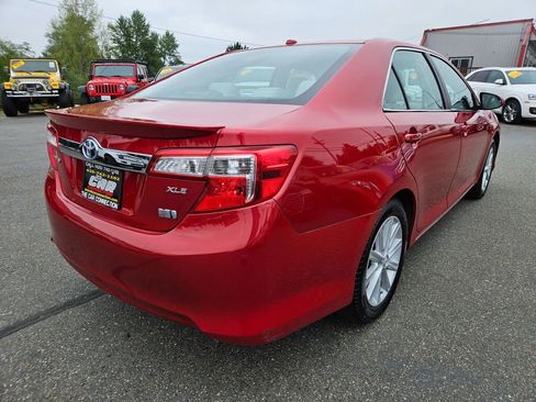 Used 2013 Toyota Camry XLE w/ Leather Pkg FWD image 4