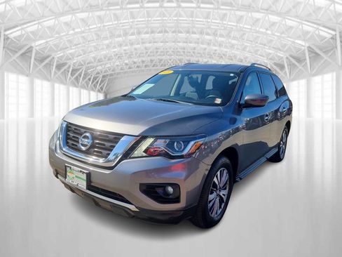 Used 2019 Nissan Pathfinder SV AWD/4WD image 2