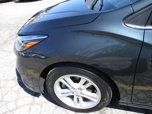 Used 2017 Chevrolet Cruze LT image 13