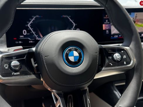 Used 2025 BMW i7 xDrive60 AWD/4WD image 13