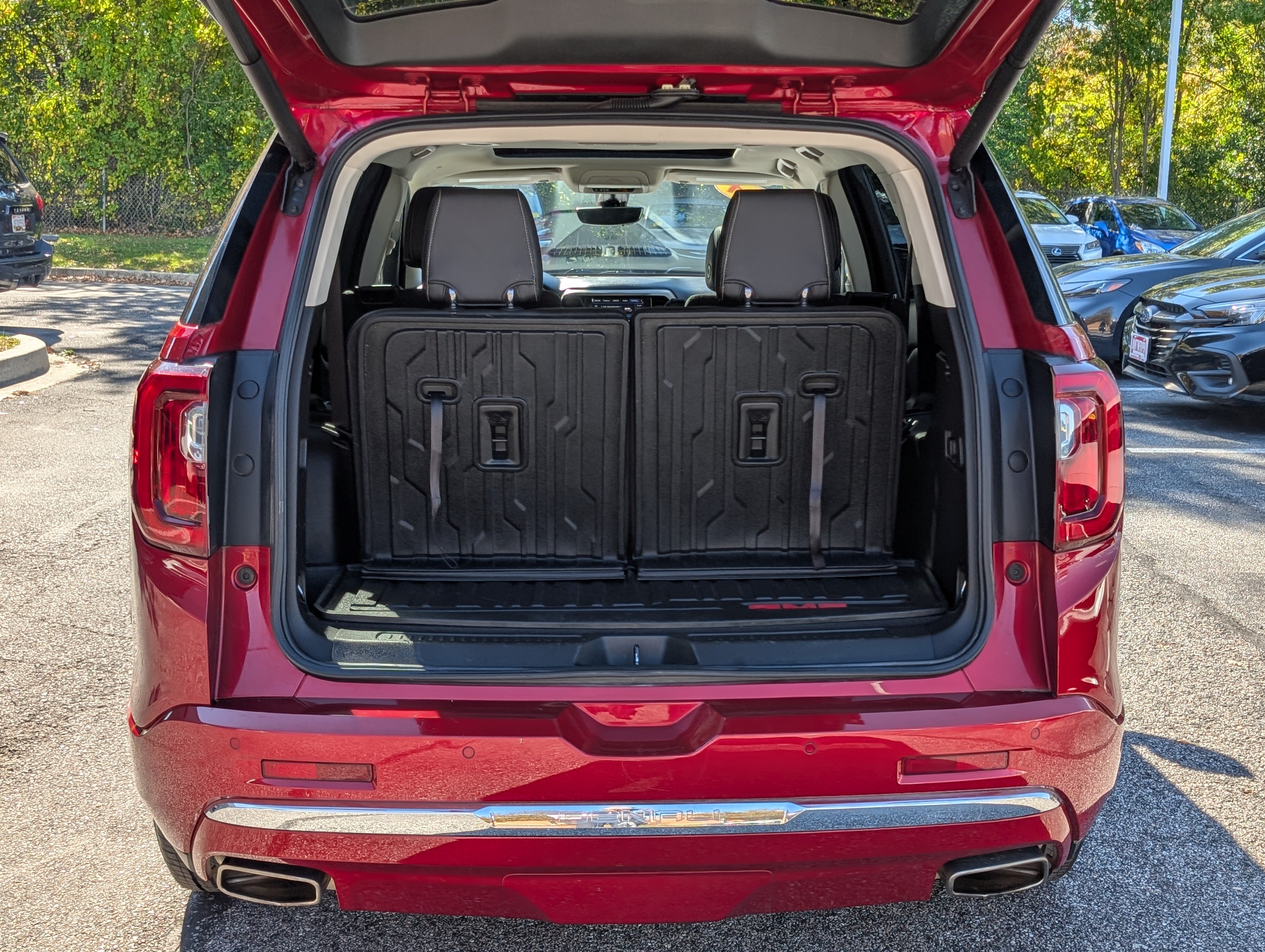 Used 2021 GMC Acadia Denali w/ Denali Ultimate Package AWD/4WD image 14