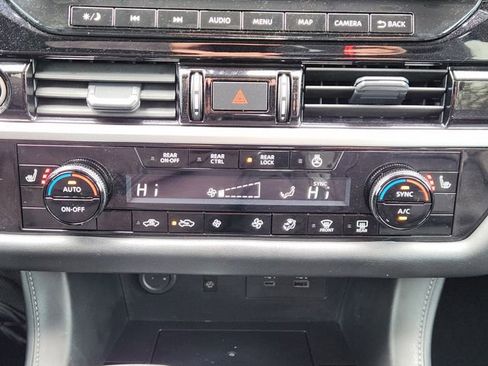 Used 2024 Nissan Pathfinder SL image 17