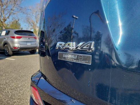 Used 2017 Toyota RAV4 LE image 9