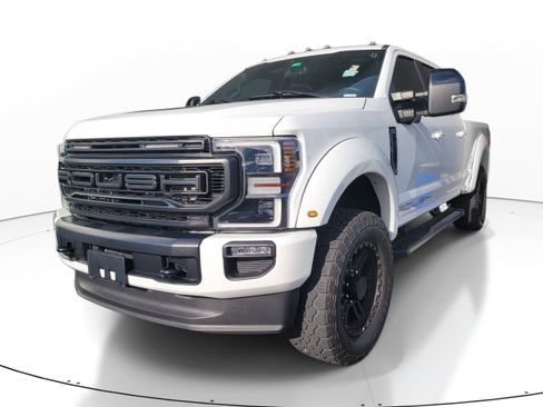 Used 2022 Ford F250 Lariat w/ Black Appearance Package image 3