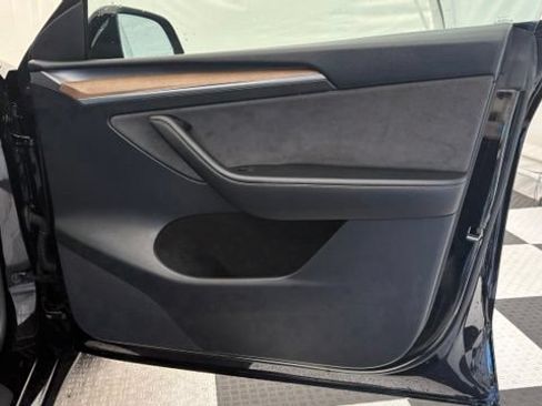 Used 2024 Tesla Model Y Long Range AWD/4WD image 22
