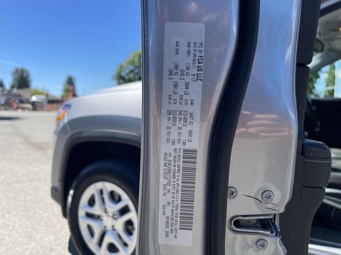 Used 2018 Jeep Compass Sport AWD/4WD image 32