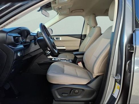 Used 2022 Ford Explorer XLT image 13