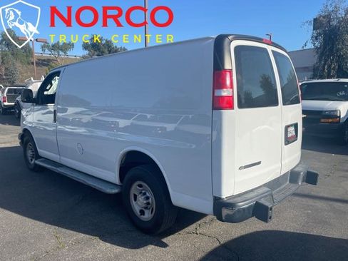 Used 2018 Chevrolet Express 2500 w/ Driver Convenience Package image 9