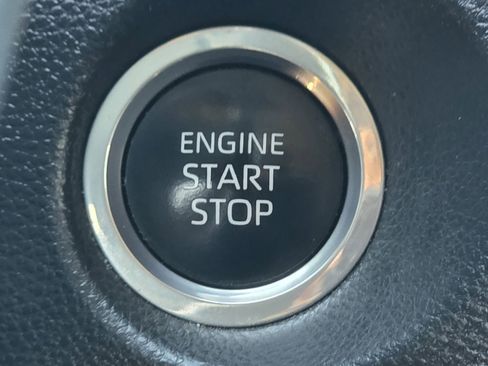 Used 2023 Toyota Corolla Cross XLE image 28