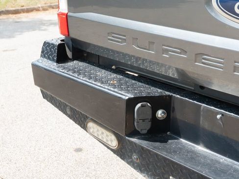 Used 2019 Ford F250 XLT w/ XLT Premium Package AWD/4WD image 12