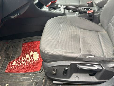 Used 2016 Volkswagen Golf S image 9