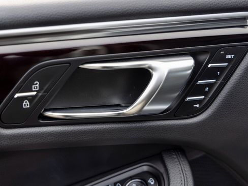 Certified 2023 Porsche Macan image 22