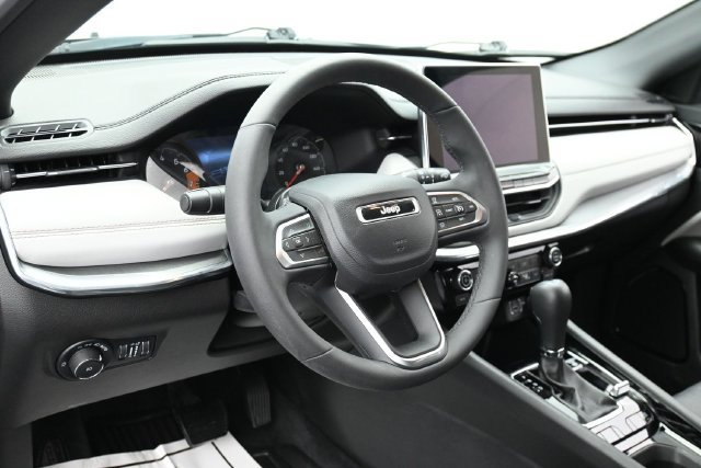 Used 2023 Jeep Compass Limited w/ Elite Group AWD/4WD image 14