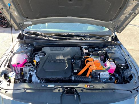 Used 2025 Hyundai Elantra Limited image 34