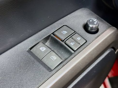 Used 2018 Toyota Tacoma SR5 AWD/4WD image 20