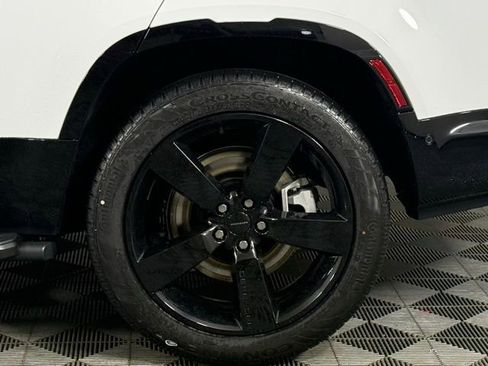 New 2026 Land Rover Defender 130 X-Dynamic SE image 15