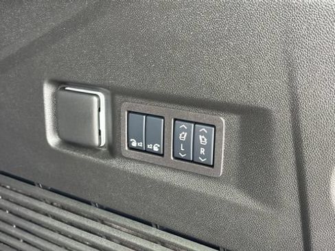 Used 2025 Chevrolet Tahoe High Country AWD/4WD image 34