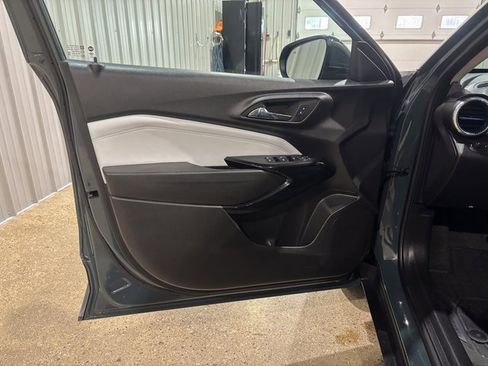 Used 2025 Chevrolet Trax LT w/ Driver Confidence Package image 14