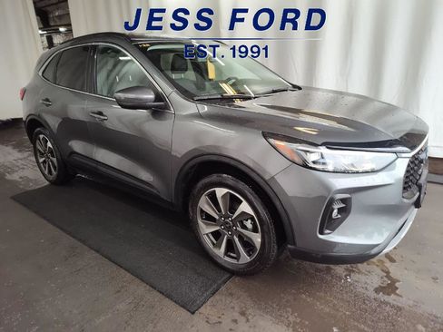 Used 2025 Ford Escape Platinum image 4