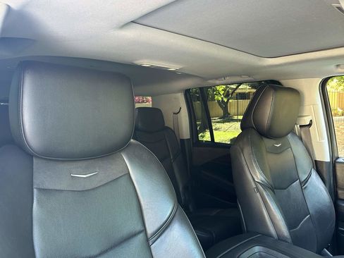 Used 2019 Cadillac Escalade ESV Luxury AWD/4WD image 25