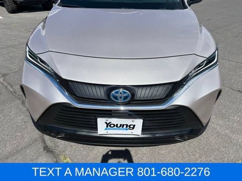 Used 2024 Toyota Venza LE AWD/4WD image 9