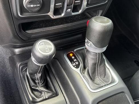 Used 2020 Jeep Wrangler Unlimited Sahara AWD/4WD image 16