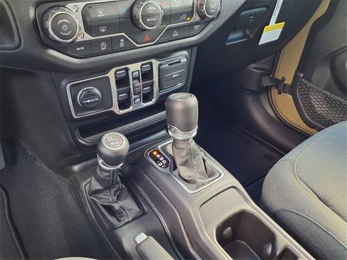 New 2025 Jeep Gladiator Sport image 15