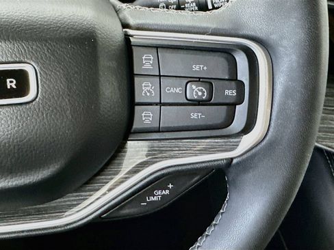 Used 2022 Jeep Wagoneer Series II AWD/4WD image 26