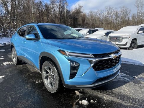 Certified 2026 Chevrolet Trax LT image 1