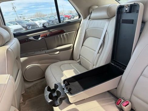 Used 2004 Cadillac De Ville DHS w/ Equipment Group image 31