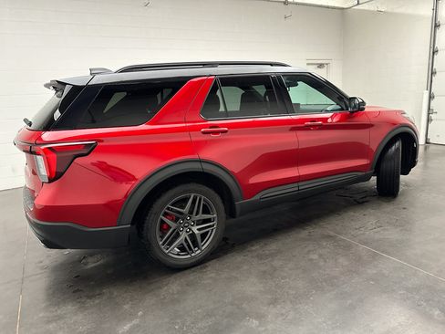 Used 2025 Ford Explorer ST w/ Sun And Sound Package AWD/4WD image 9
