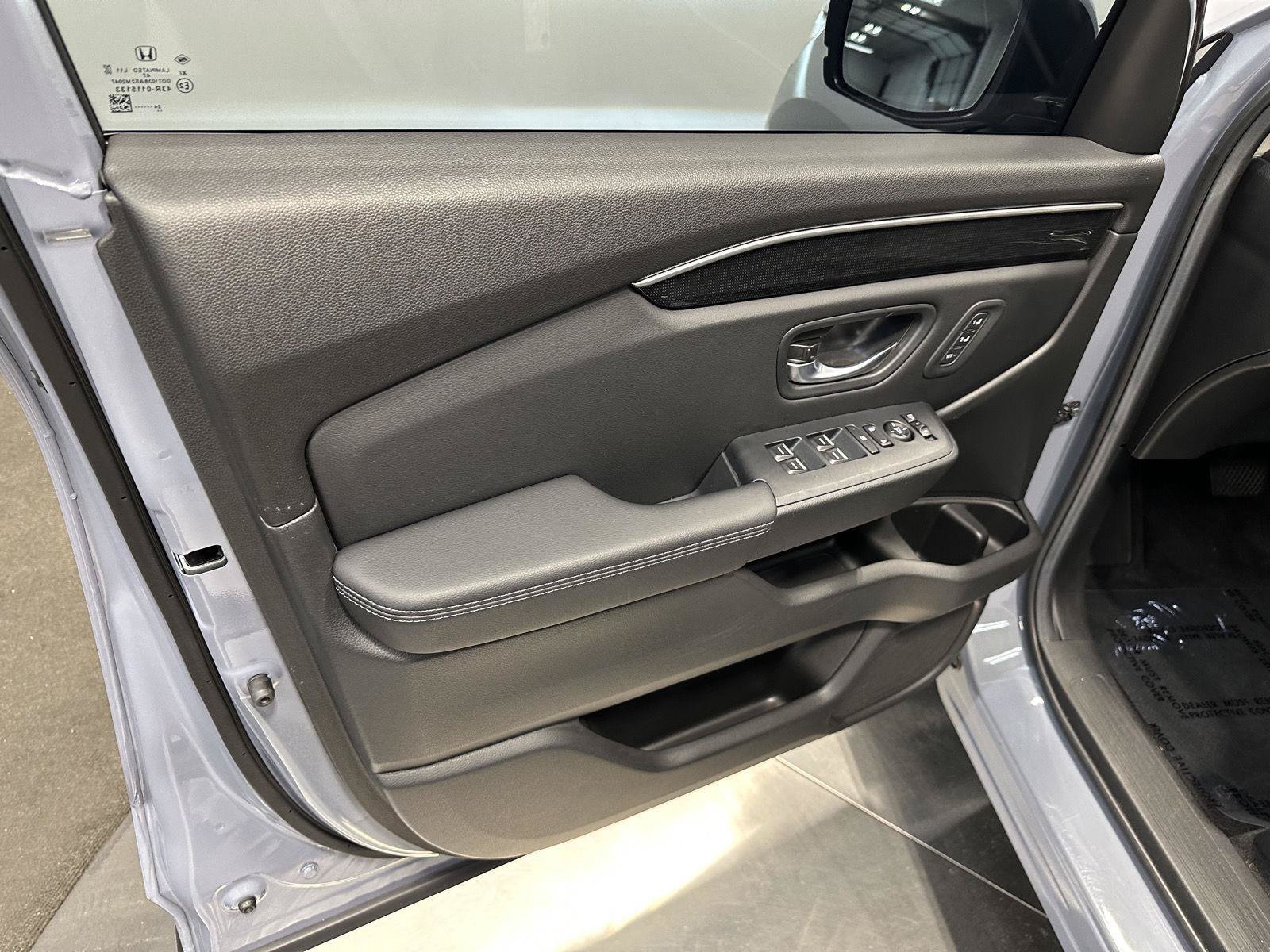 Certified 2025 Honda Pilot Elite image 13