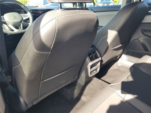 Used 2024 Volkswagen Taos SE image 14